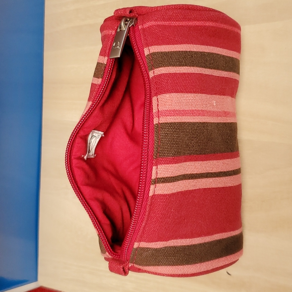 FINAL MARKDOWN-Body Shop Makeup Bag - Picture 8 of 10